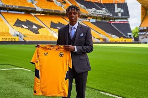 وفاة لاعب وولفرهامبتون السابق في حادث سير مأساوي